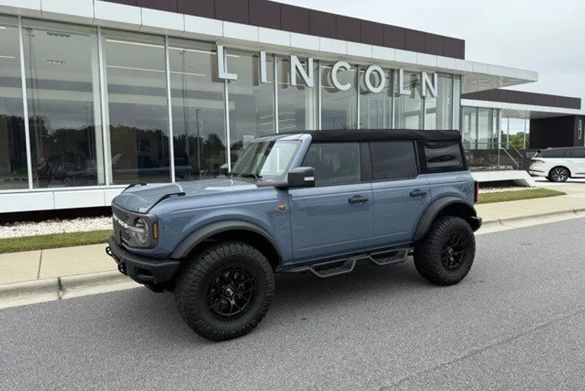 2024 Ford Bronco Badlands photo 1