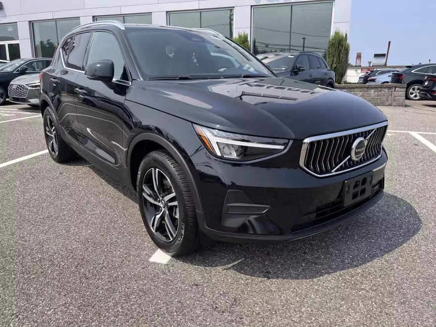 2025 Volvo XC40 Core photo 1