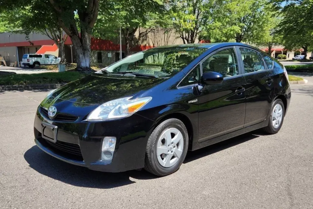 2011 Toyota Prius Two photo 1