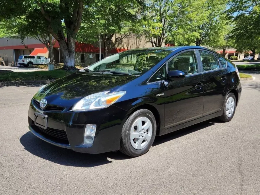 2011 Toyota Prius Two photo 1