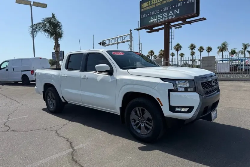 2025 Nissan Frontier SV photo 1