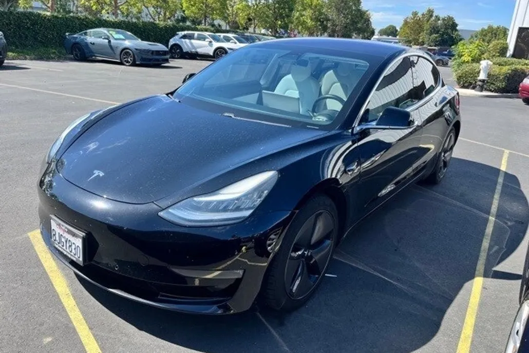 2018 Tesla Model 3 Long Range photo 1