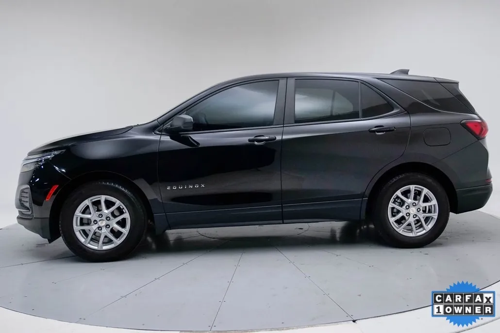 2023 Chevrolet Equinox LS photo 1