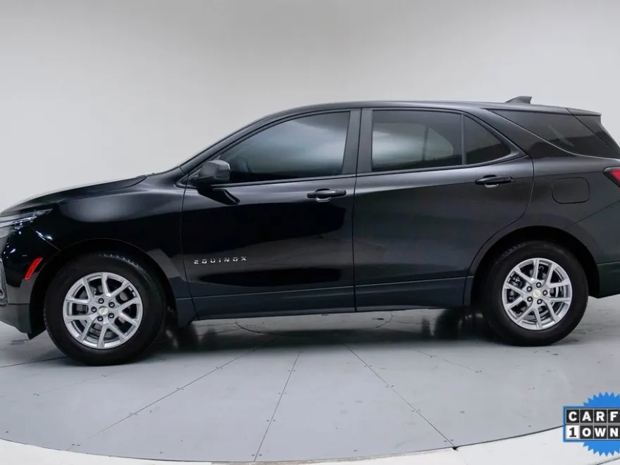 2023 Chevrolet Equinox LS photo 1
