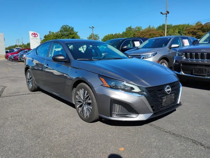 2024 Nissan Altima 2.5 SV photo 1