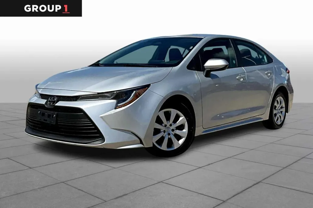 2024 Toyota Corolla LE photo 1