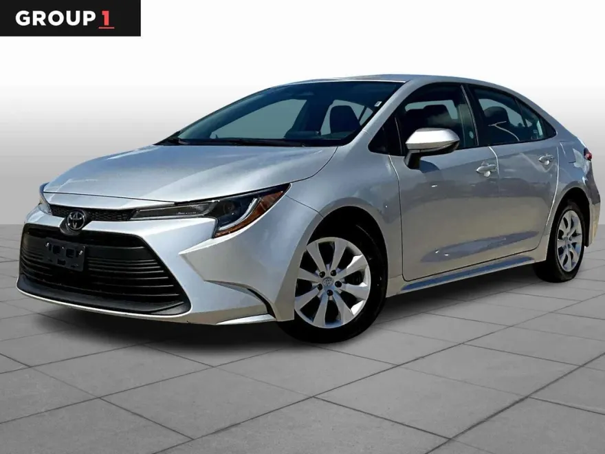 2024 Toyota Corolla LE photo 1