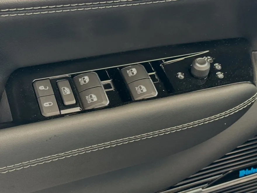 2024 Jeep Grand Wagoneer L photo 11