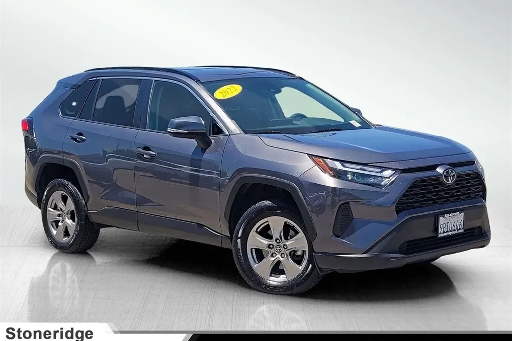 2022 Toyota RAV4 XLE photo 1