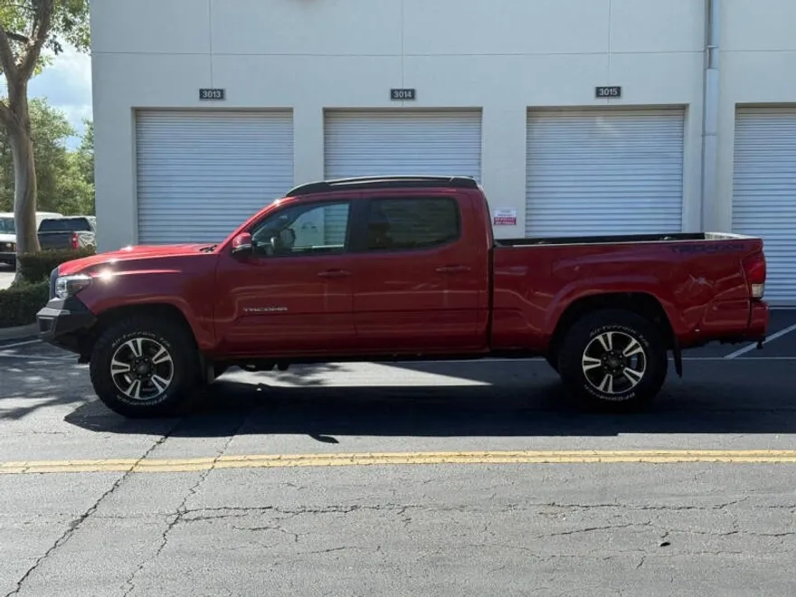 2016 Toyota Tacoma TRD Sport photo 1