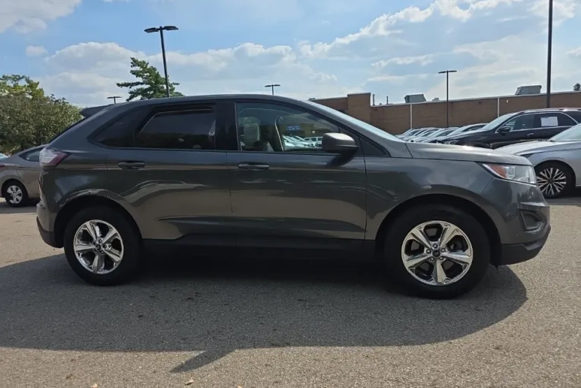 2017 Ford Edge SE photo 1