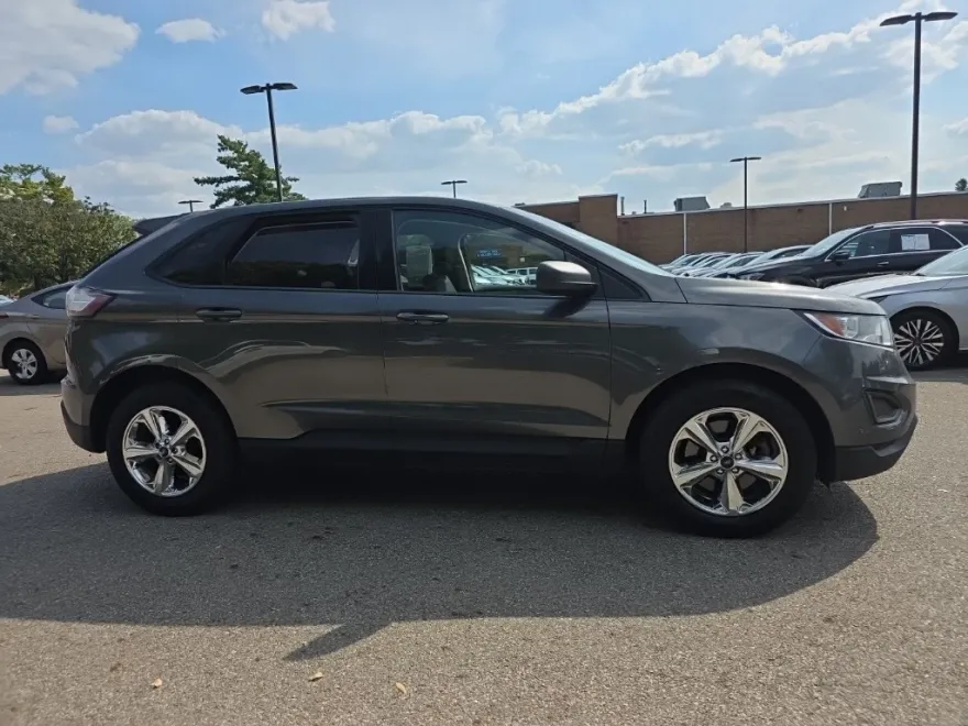2017 Ford Edge SE photo 1