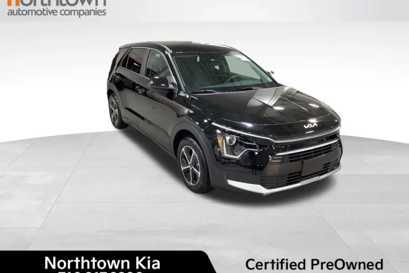 2025 Kia Niro LX photo 1