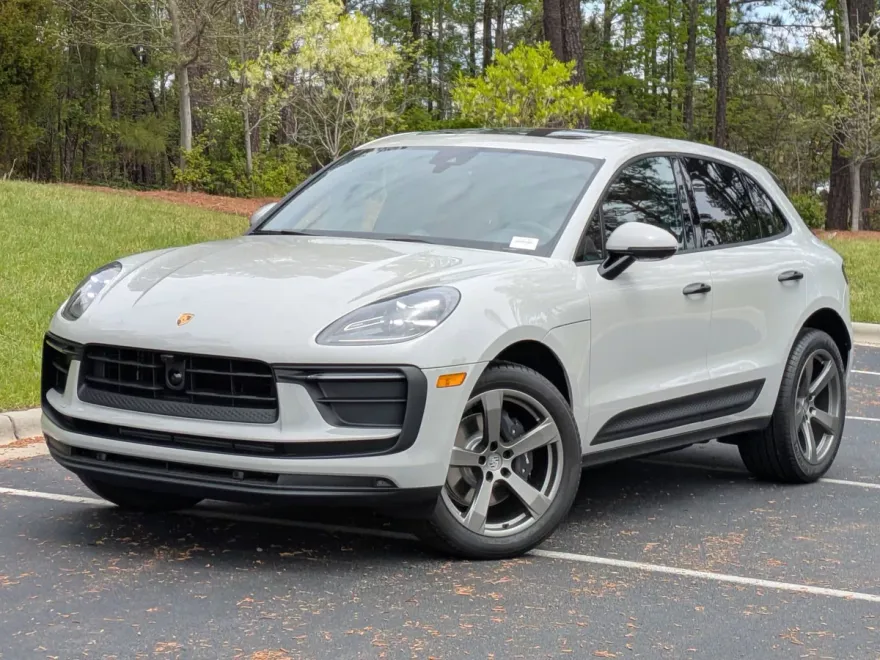 2025 Porsche Macan T photo 1