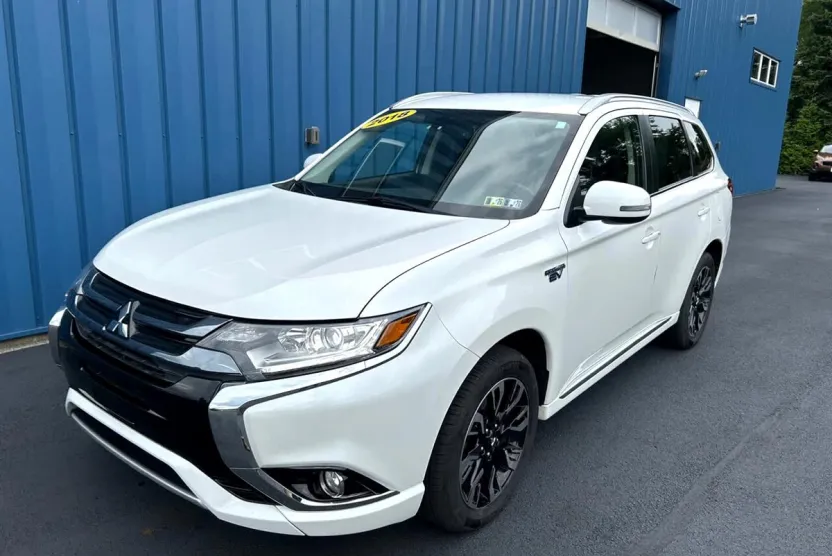 2018 Mitsubishi Outlander PHEV SEL photo 1
