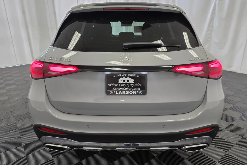 2025 Mercedes Benz GLC 300 4MATIC photo 1