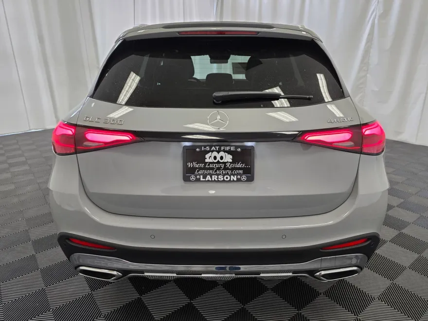 2025 Mercedes Benz GLC 300 4MATIC photo 1