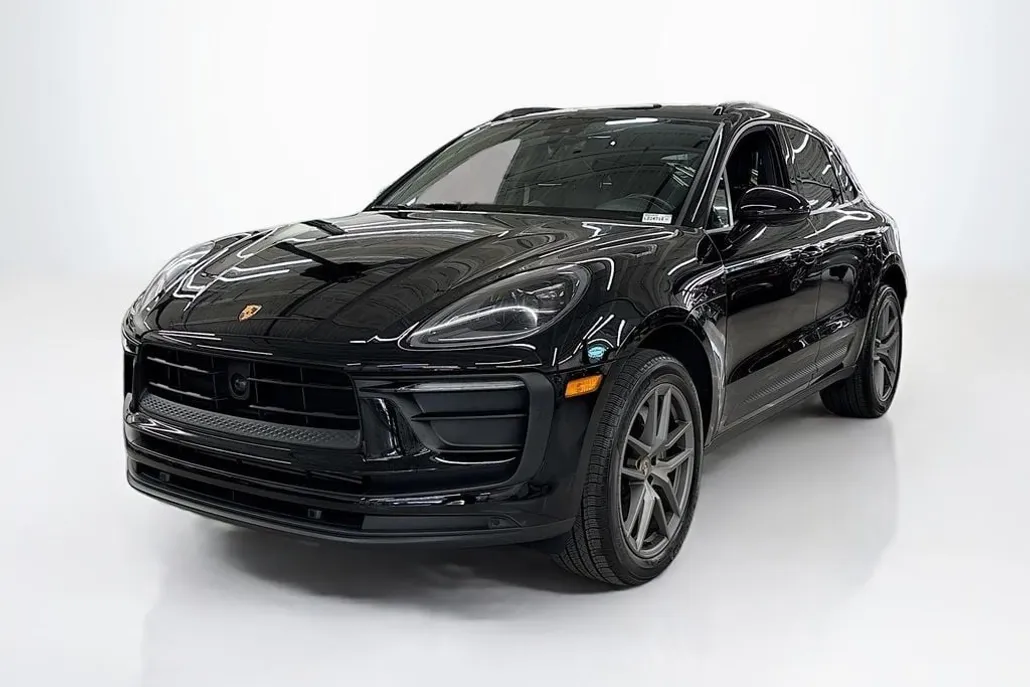 2024 Porsche Macan T photo 1