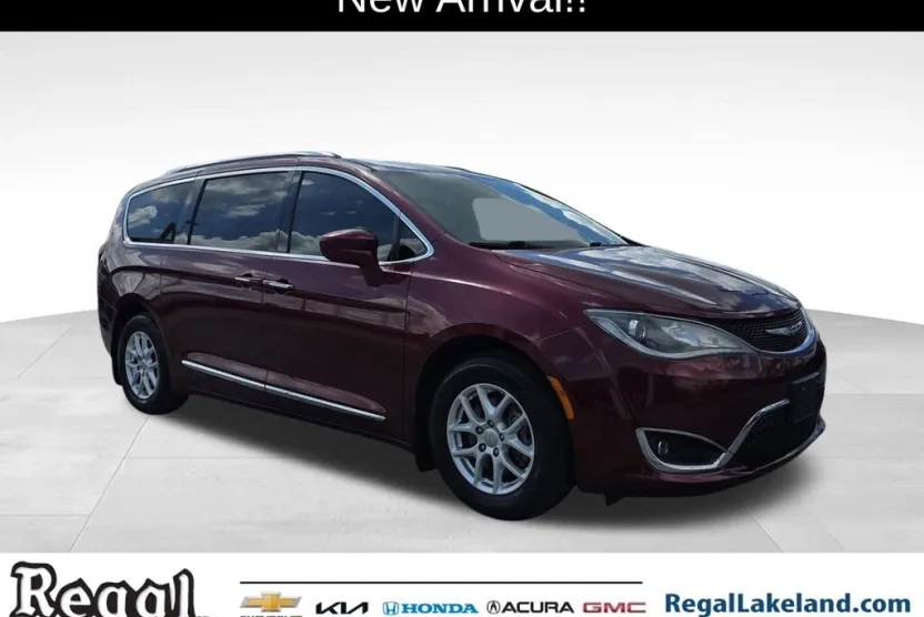2020 Chrysler Pacifica Touring L photo 1