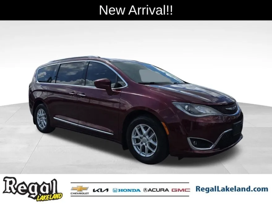 2020 Chrysler Pacifica Touring L photo 1