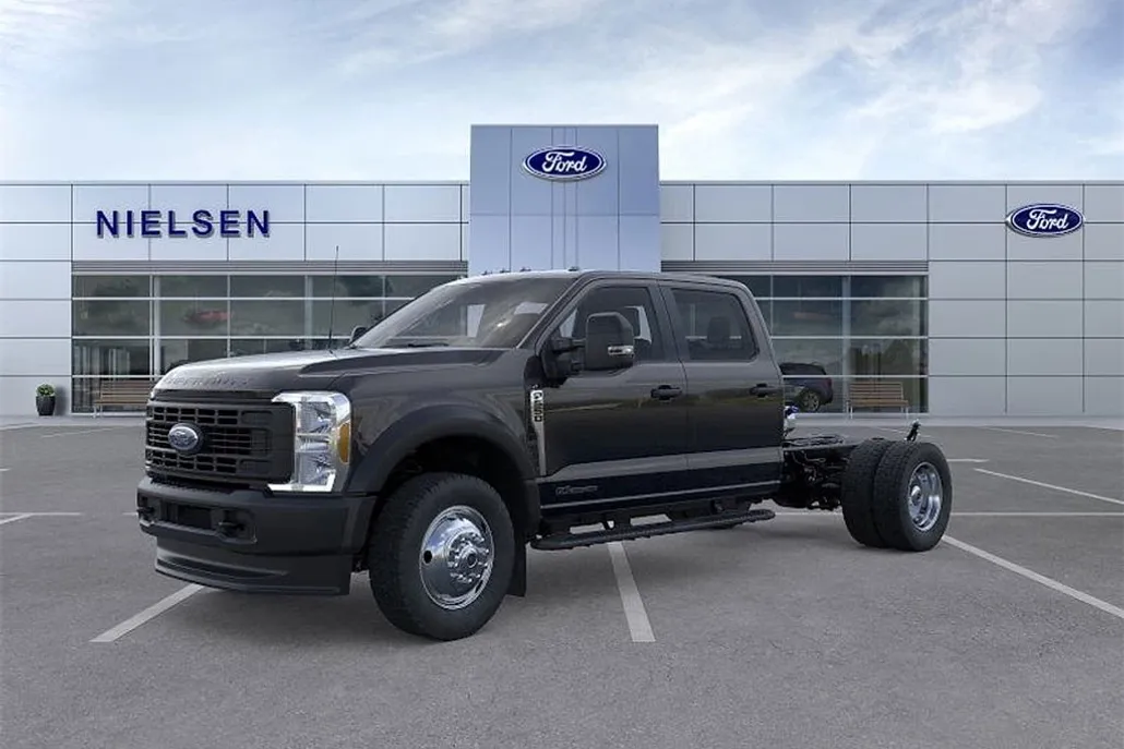 2025 Ford F-550 photo 1
