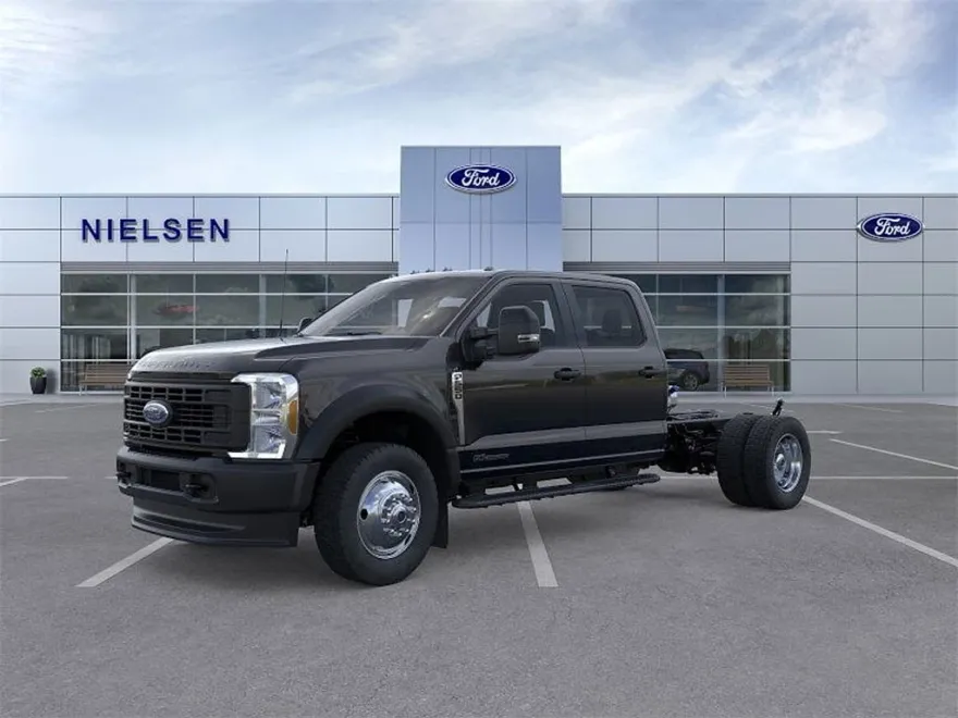 2025 Ford F-550 photo 1