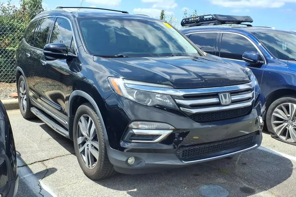 2016 Honda Pilot Touring photo 1
