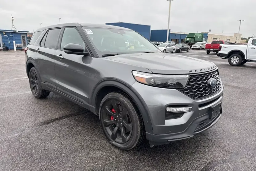 2022 Ford Explorer ST photo 1