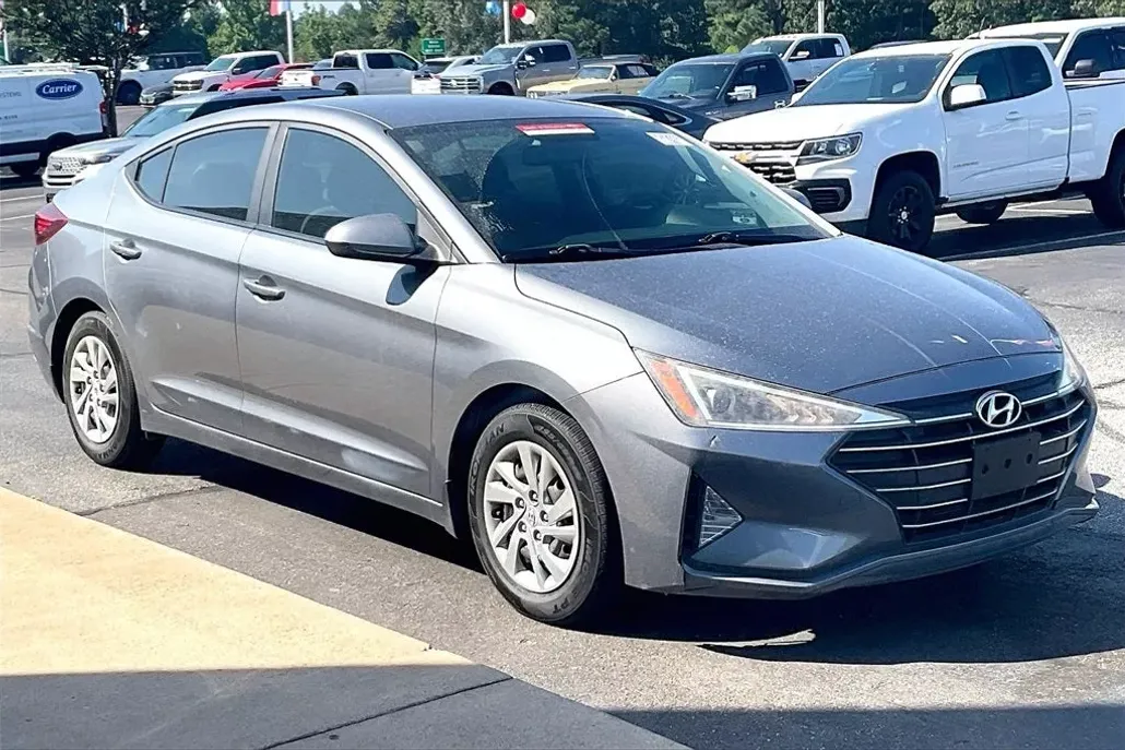 2019 Hyundai Elantra SE photo 1