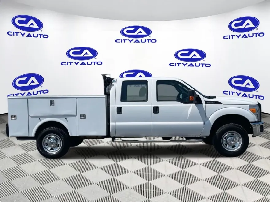 2016 Ford F-350 XL photo 1