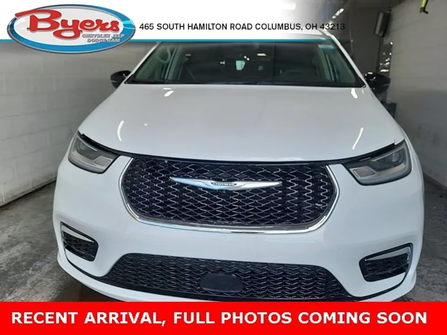 2024 Chrysler Pacifica Touring L photo 1