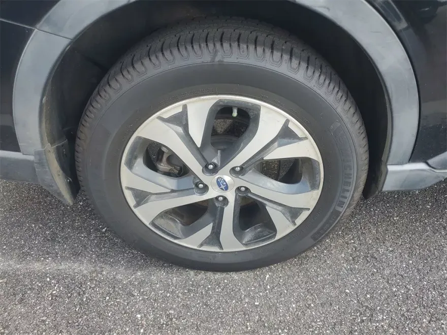 2020 Subaru Outback Limited photo 1