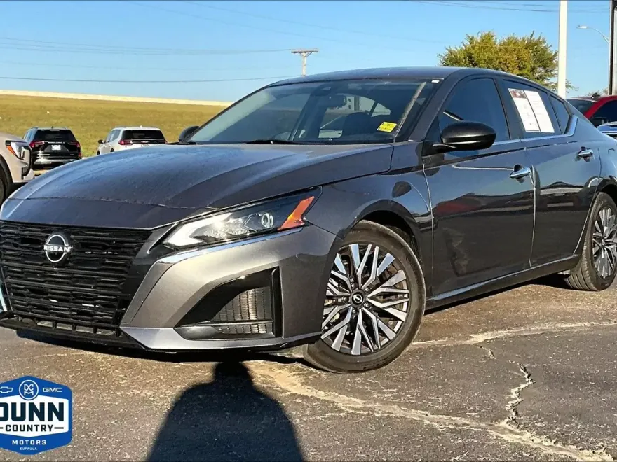 2024 Nissan Altima 2.5 SV photo 1