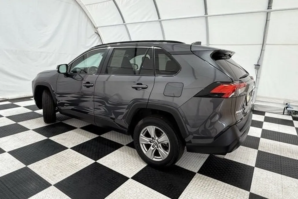 2023 Toyota RAV4 XLE photo 1