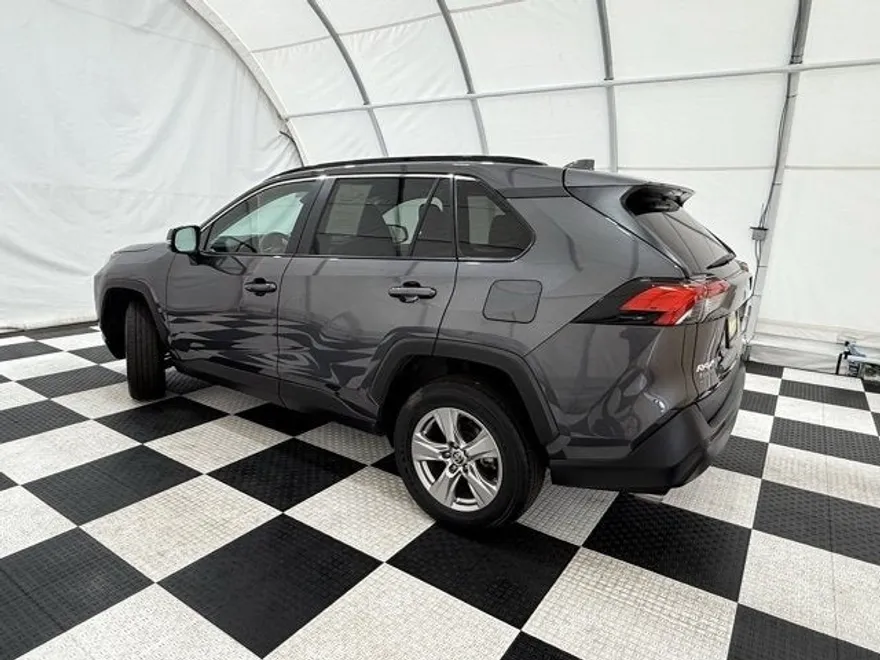 2023 Toyota RAV4 XLE photo 1