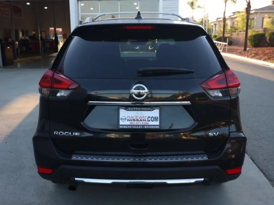 2019 Nissan Rogue SV photo 1
