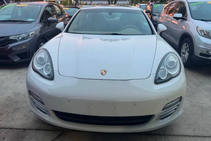 2011 Porsche Panamera 4 photo 1