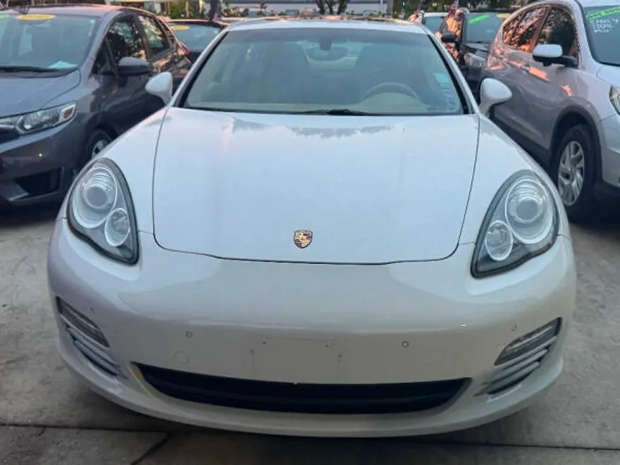 2011 Porsche Panamera 4 photo 1