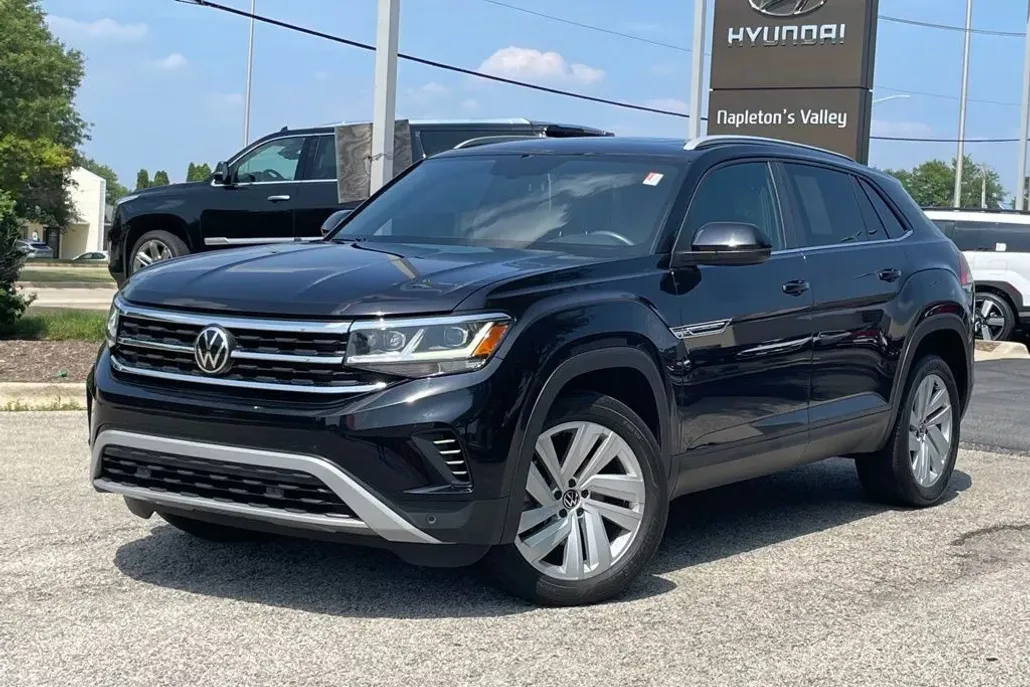 2022 Volkswagen Atlas Cross Sport SEL R-Line photo 1