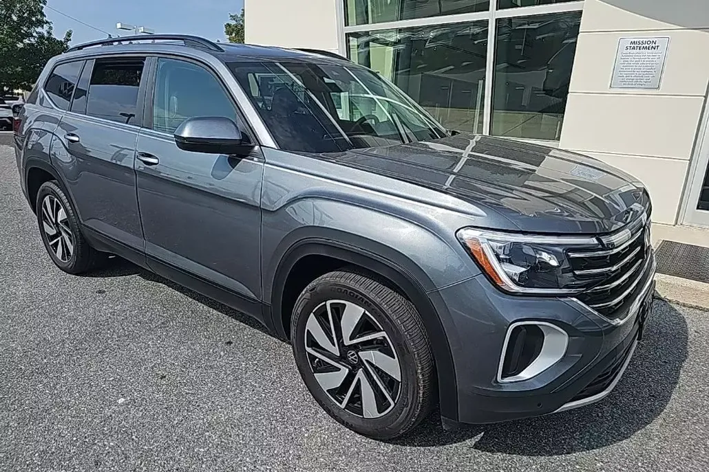 2024 Volkswagen Atlas SE Technology photo 1