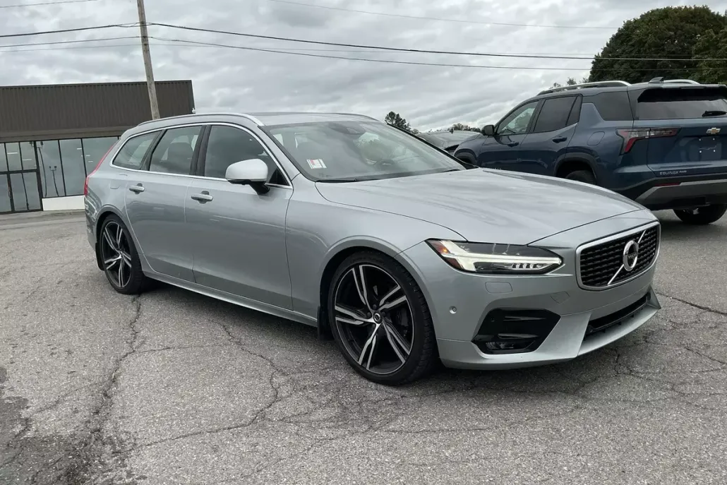 2019 Volvo V90 R-Design photo 1