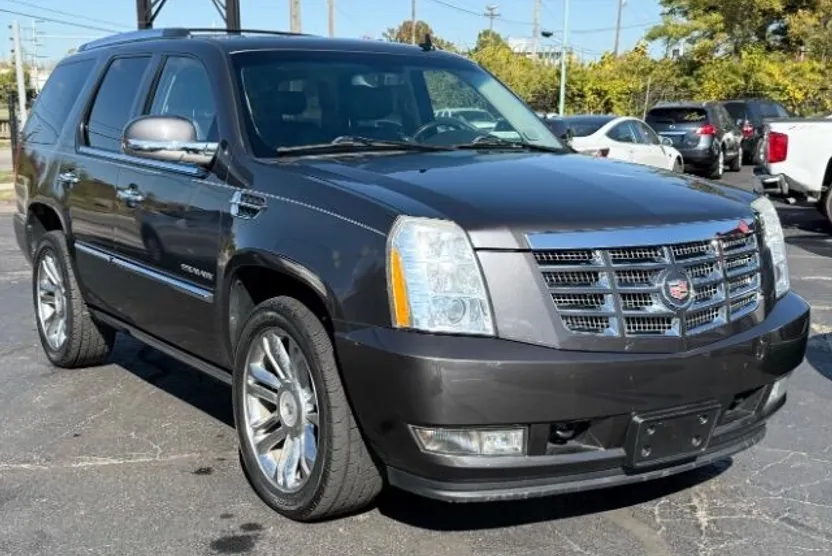 2010 Cadillac Escalade Premium photo 1