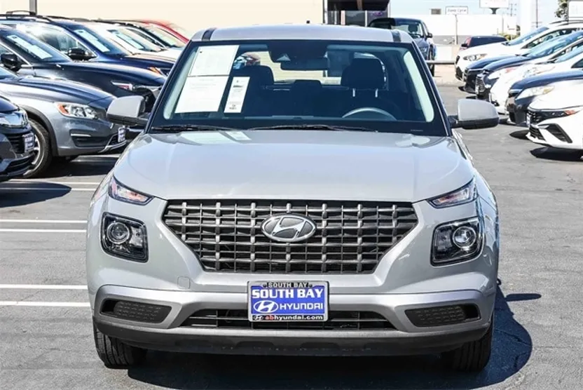 2022 Hyundai Venue SE photo 1