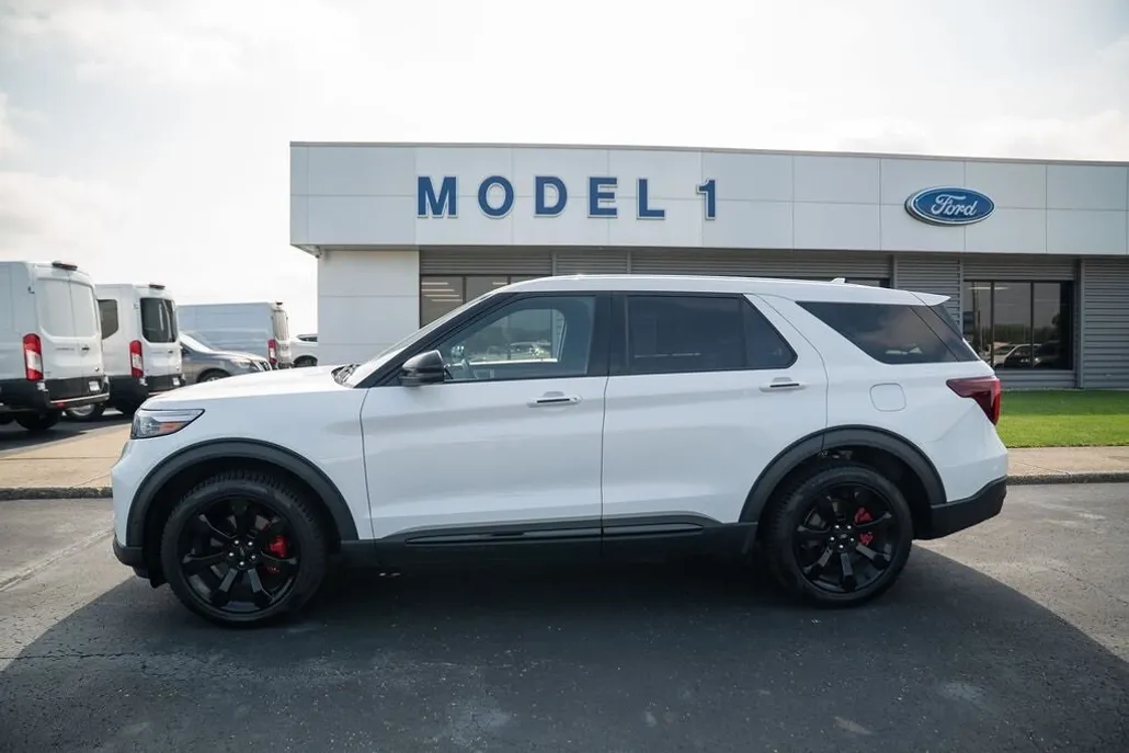 2022 Ford Explorer ST photo 1