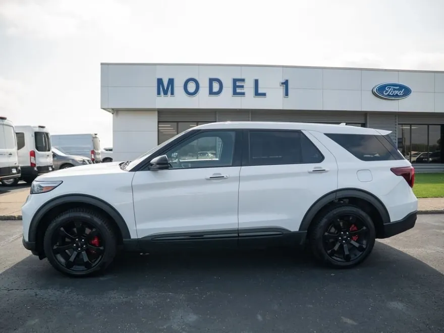 2022 Ford Explorer ST photo 1