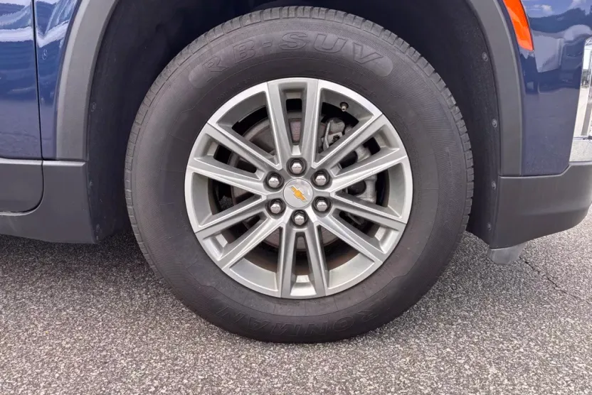 2023 Chevrolet Traverse Cloth 1LT photo 1
