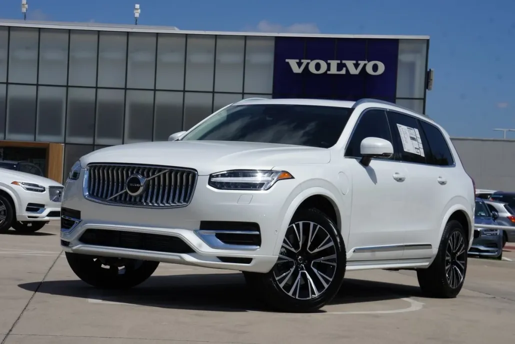 2025 Volvo XC90 T8 Plus photo 1