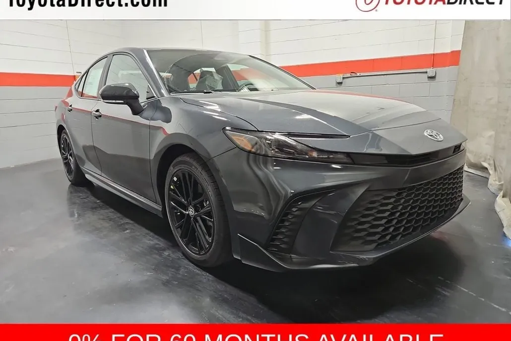 2026 Toyota Camry SE photo 1