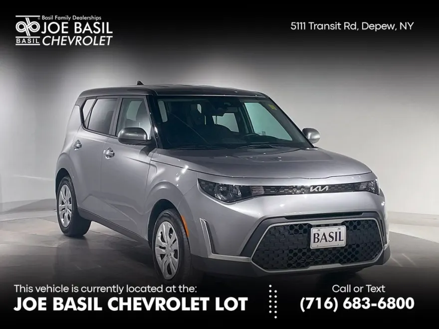 2023 Kia Soul LX photo 1