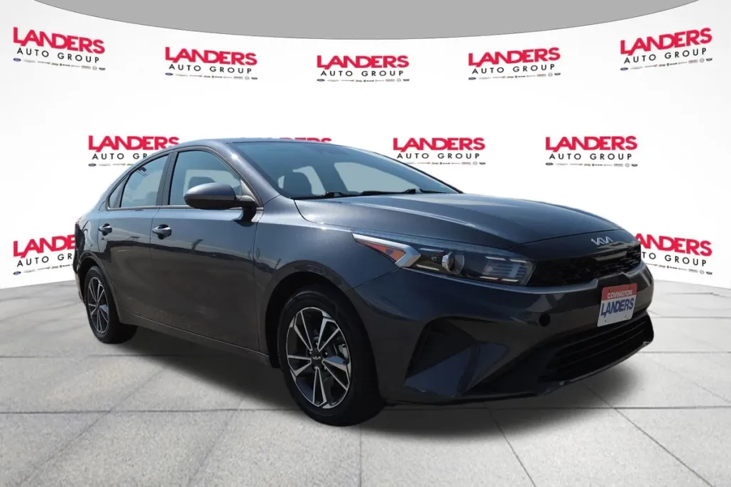 2023 Kia Forte LXS photo 1